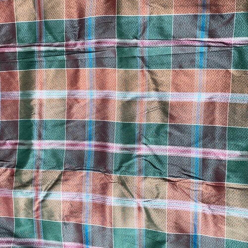 ผ้าโสร่งไหมแท้ CHOBMAI SILK ยกดอกลูกแก้ว สีเขียวสลับน้ำตาลคละสี ขนาด 1X1 เมตร